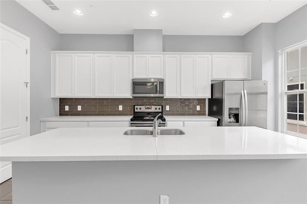 For Sale: $399,000 (3 beds, 3 baths, 1742 Square Feet)