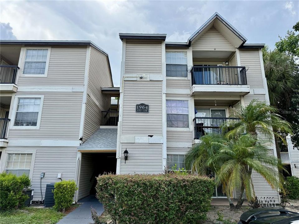 For Sale: $109,000 (1 beds, 1 baths, 660 Square Feet)