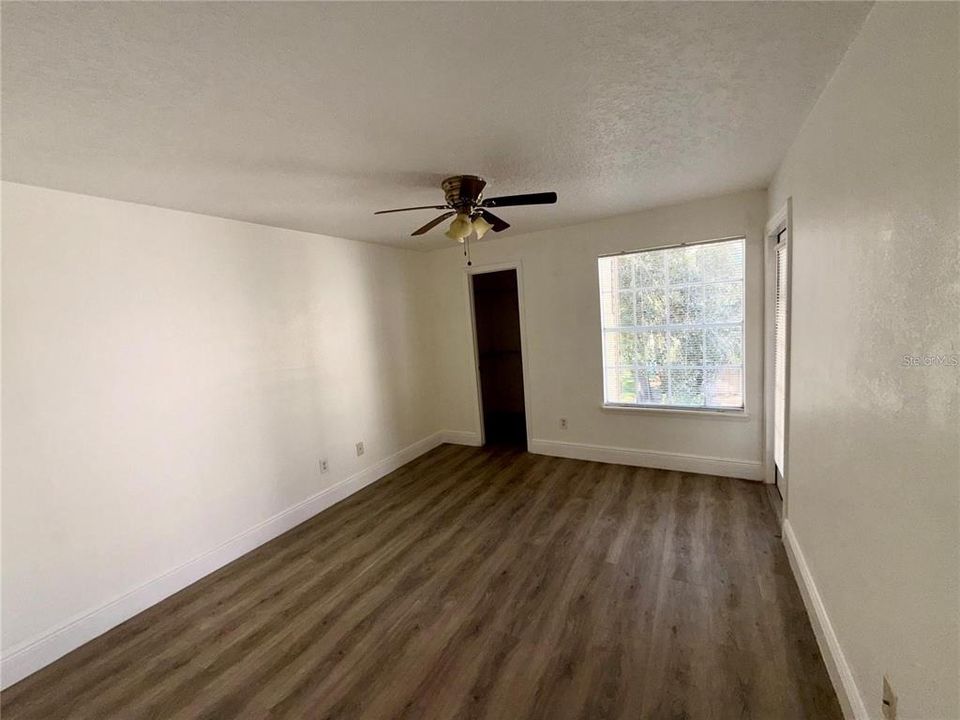 For Sale: $109,000 (1 beds, 1 baths, 660 Square Feet)