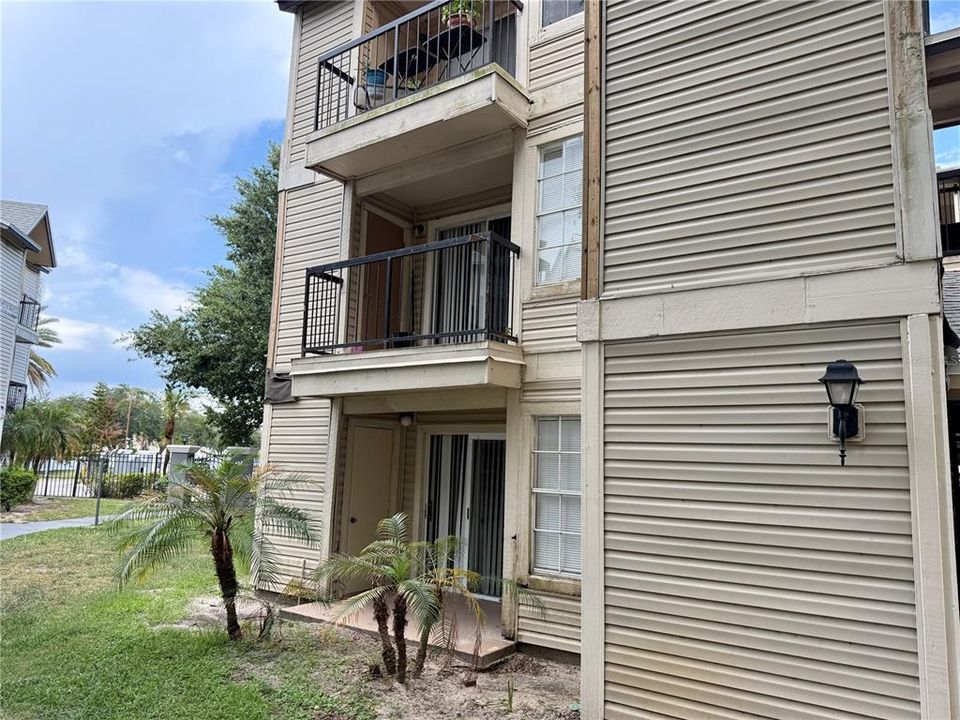 For Sale: $109,000 (1 beds, 1 baths, 660 Square Feet)