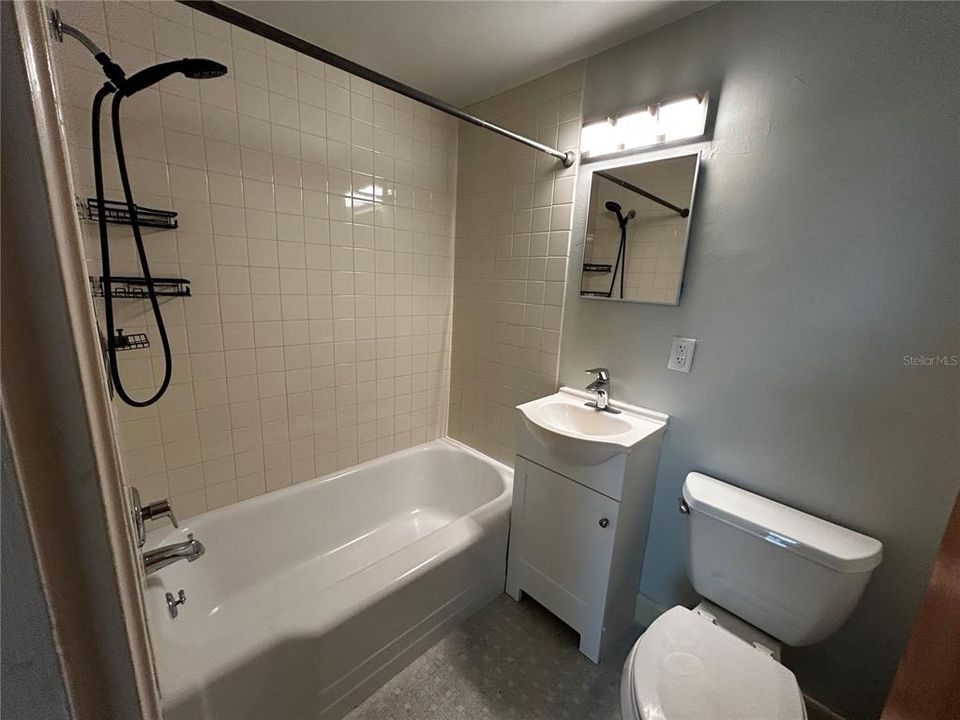 For Rent: $1,350 (1 beds, 1 baths, 550 Square Feet)