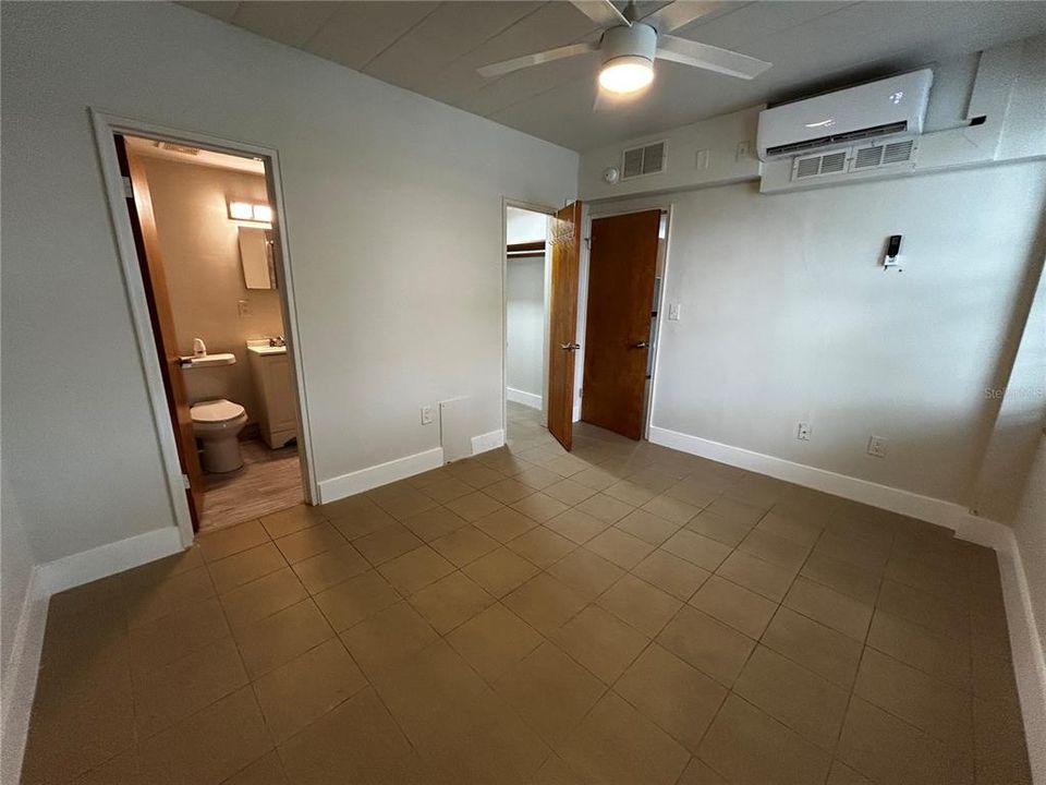 For Rent: $1,350 (1 beds, 1 baths, 550 Square Feet)