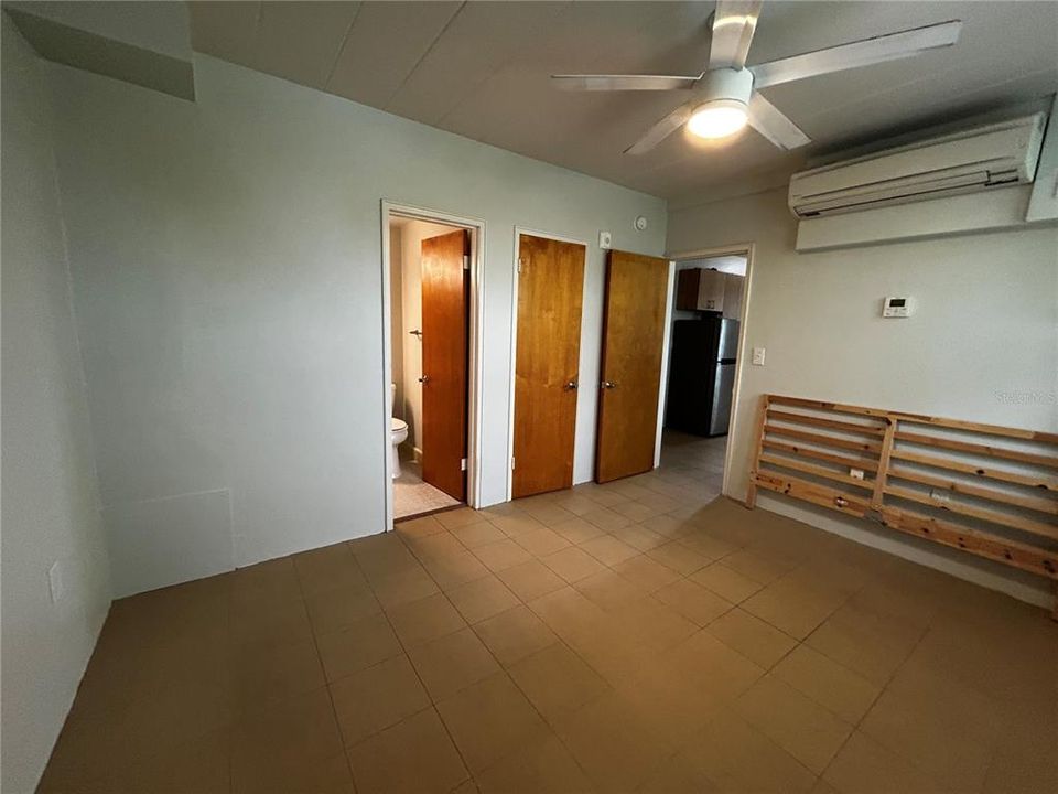 For Rent: $1,350 (1 beds, 1 baths, 550 Square Feet)