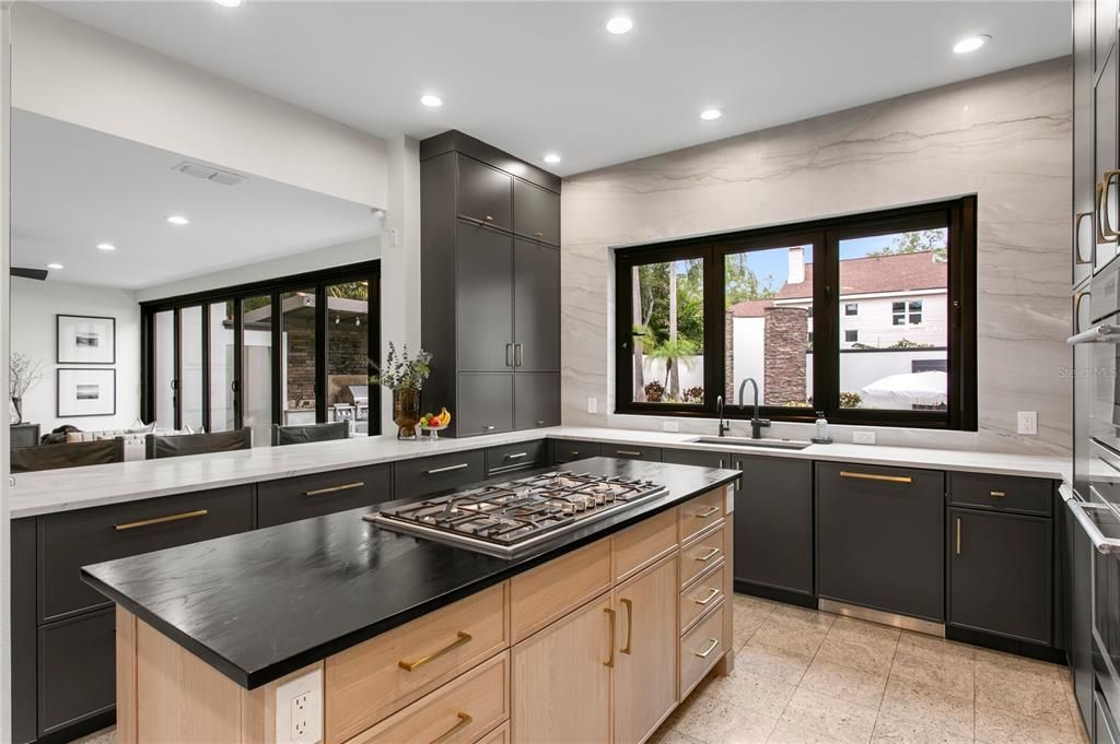 En Venta: $3,199,000 (6 camas, 3 baños, 4551 Pies cuadrados)