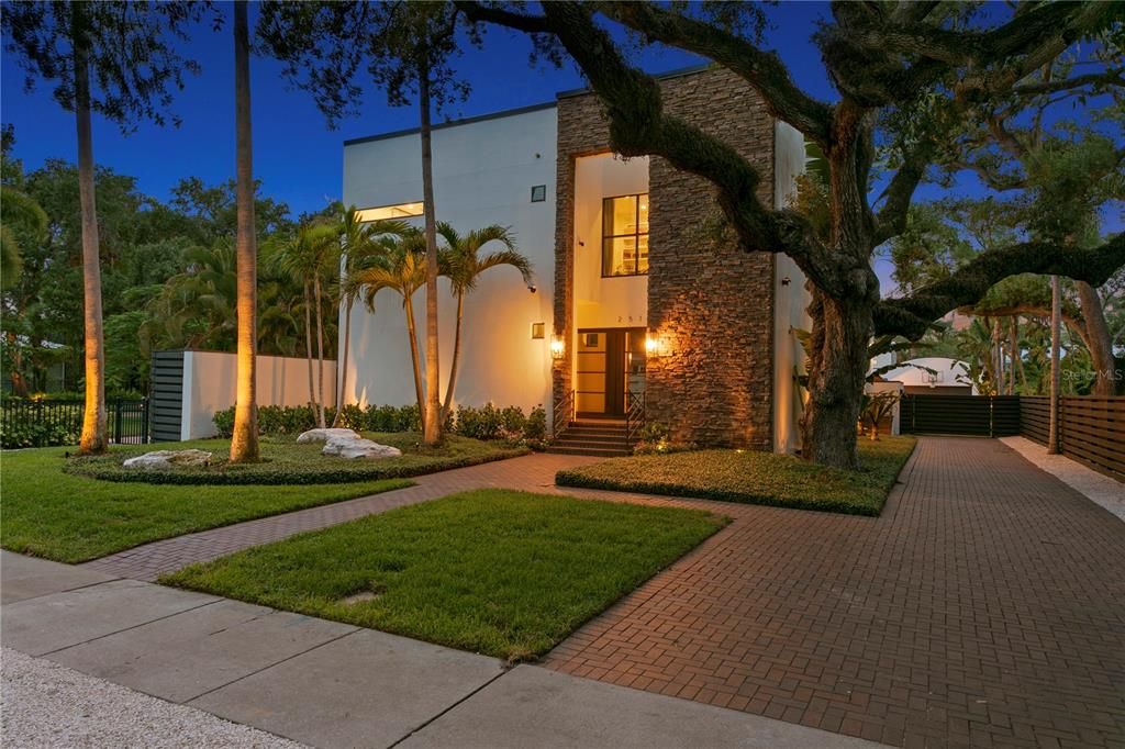 En Venta: $3,199,000 (6 camas, 3 baños, 4551 Pies cuadrados)