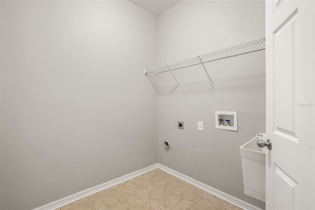 En Venta: $339,900 (3 camas, 2 baños, 2375 Pies cuadrados)