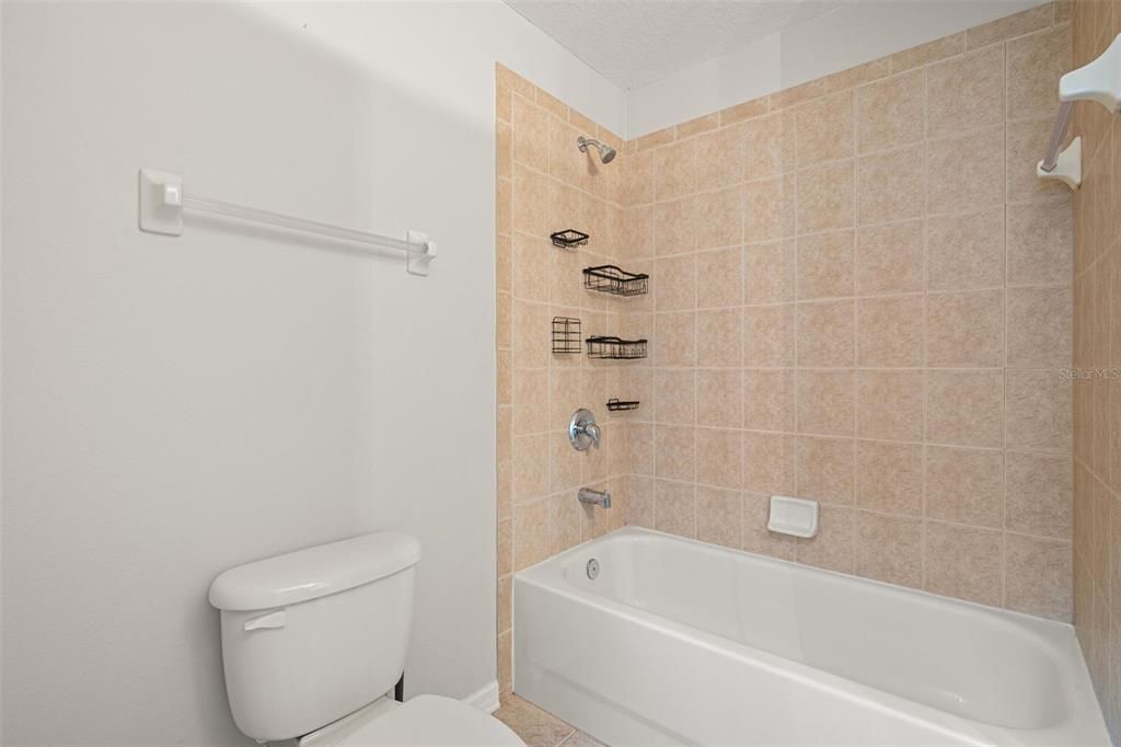 En Venta: $339,900 (3 camas, 2 baños, 2375 Pies cuadrados)