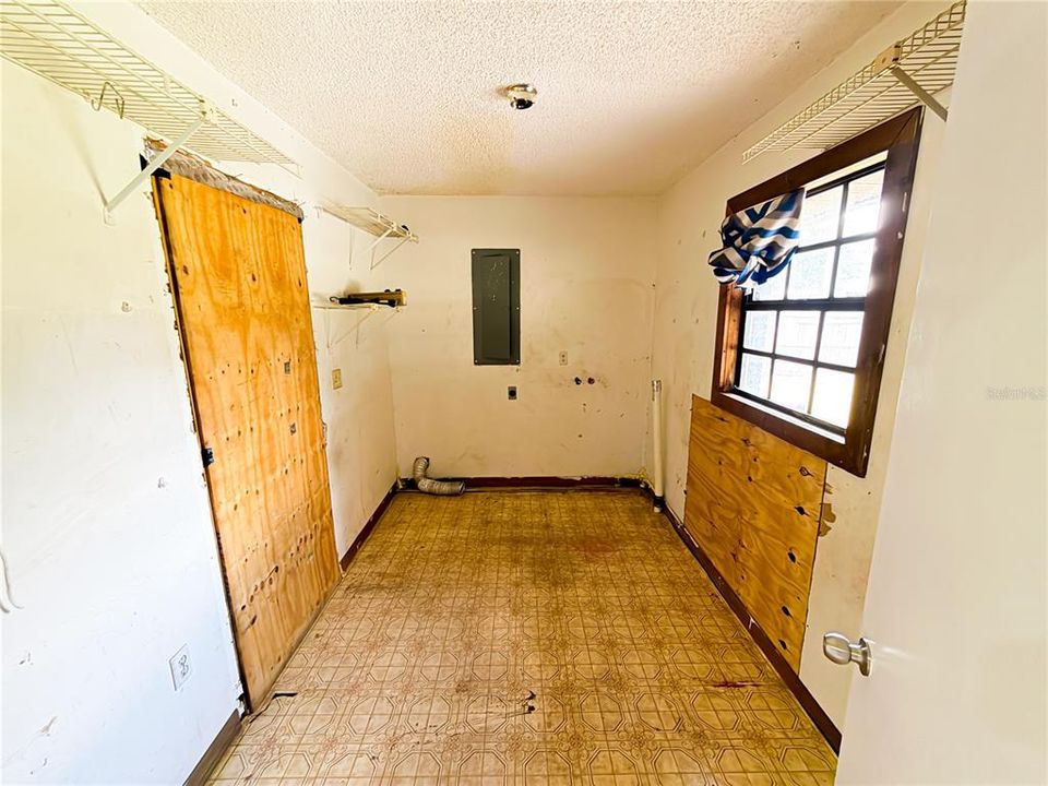 For Sale: $250,000 (4 beds, 2 baths, 1698 Square Feet)