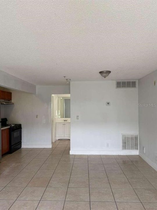 For Sale: $120,000 (1 beds, 1 baths, 588 Square Feet)