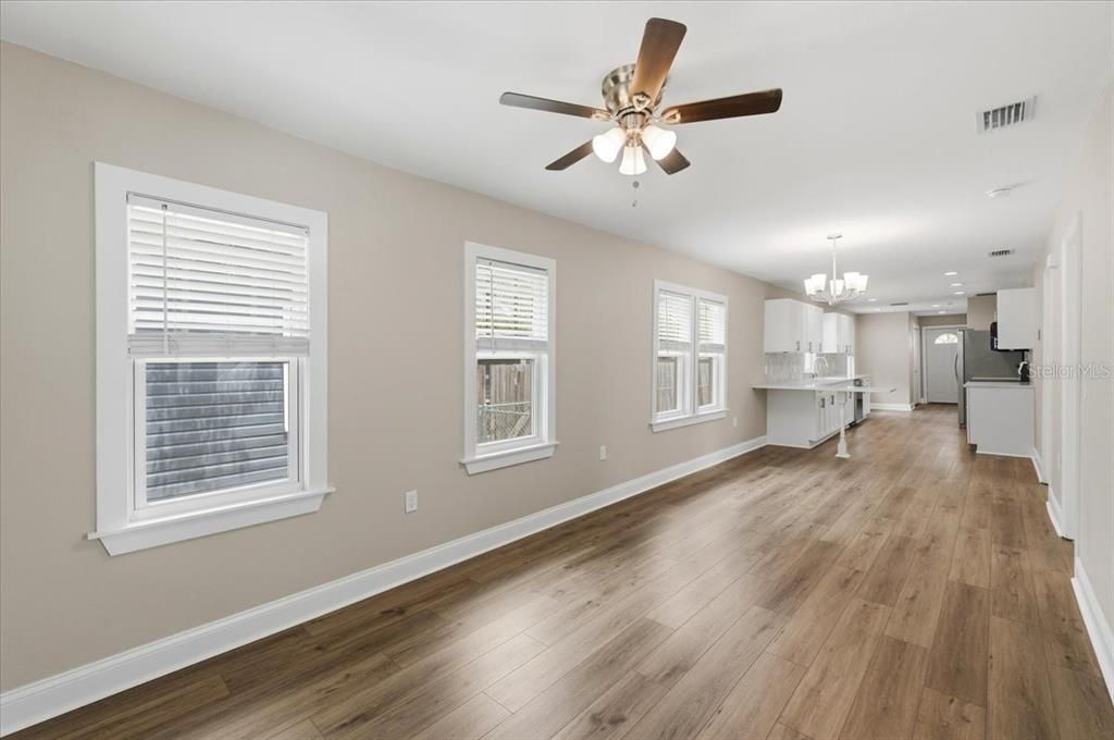 For Sale: $285,000 (3 beds, 2 baths, 1014.75 Square Feet)
