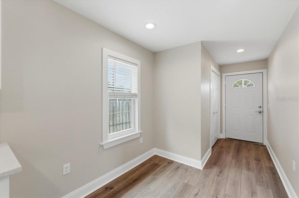 For Sale: $285,000 (3 beds, 2 baths, 1014.75 Square Feet)