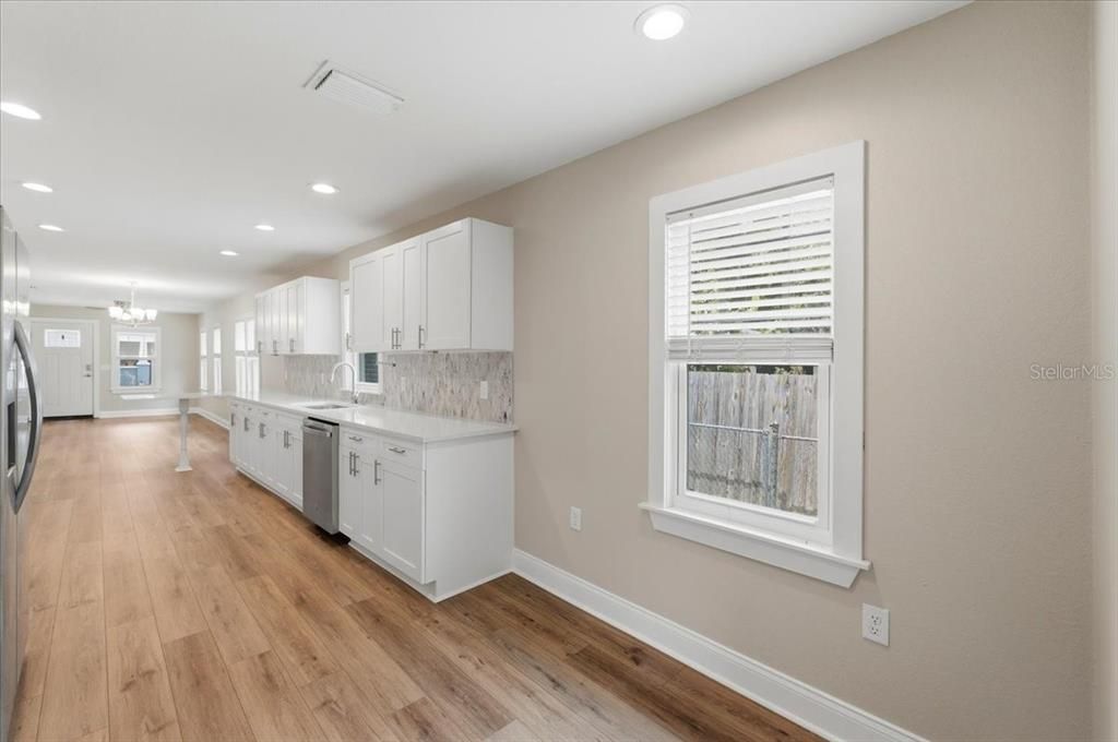 For Sale: $285,000 (3 beds, 2 baths, 1014.75 Square Feet)