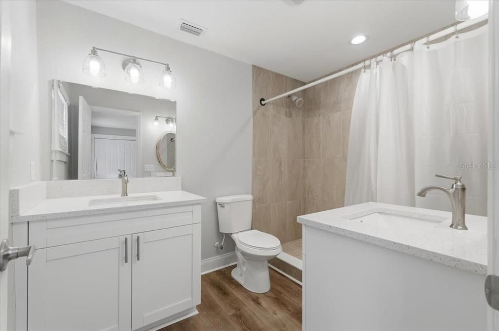 For Sale: $285,000 (3 beds, 2 baths, 1014.75 Square Feet)