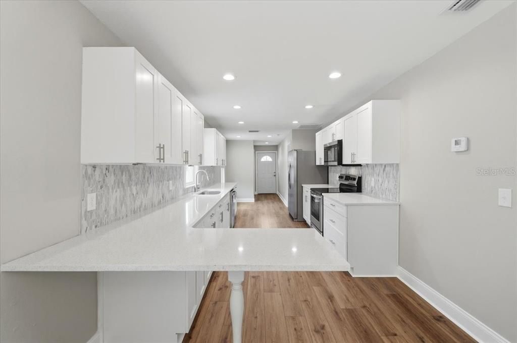 For Sale: $285,000 (3 beds, 2 baths, 1014.75 Square Feet)