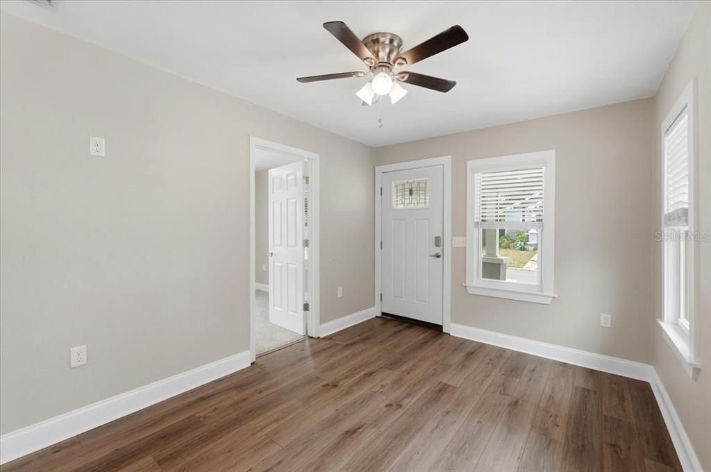 For Sale: $285,000 (3 beds, 2 baths, 1014.75 Square Feet)