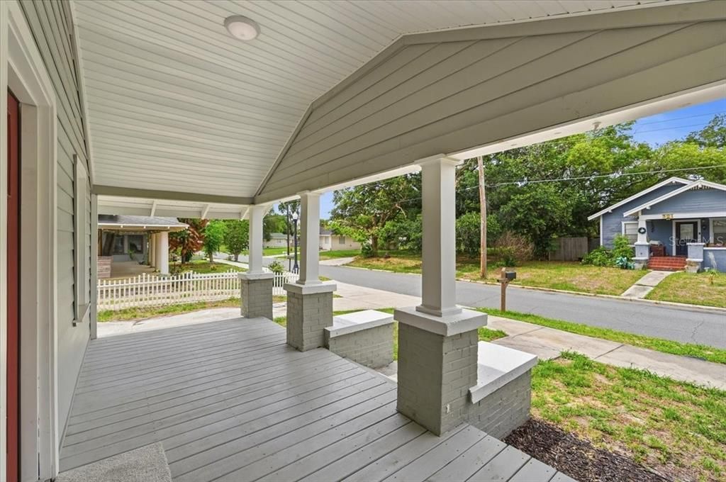 For Sale: $285,000 (3 beds, 2 baths, 1014.75 Square Feet)