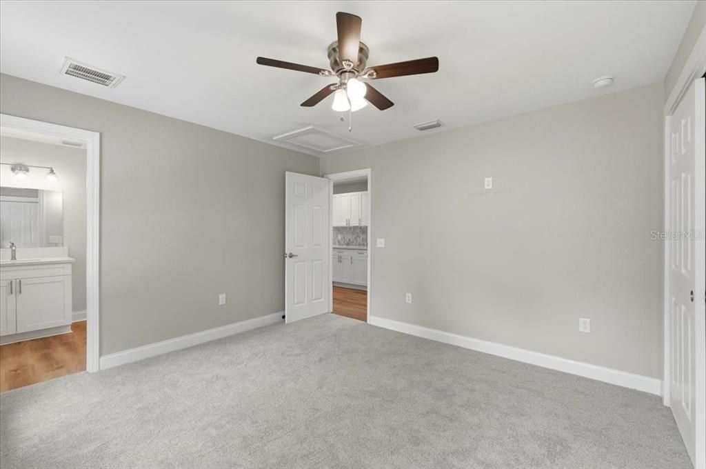 For Sale: $285,000 (3 beds, 2 baths, 1014.75 Square Feet)