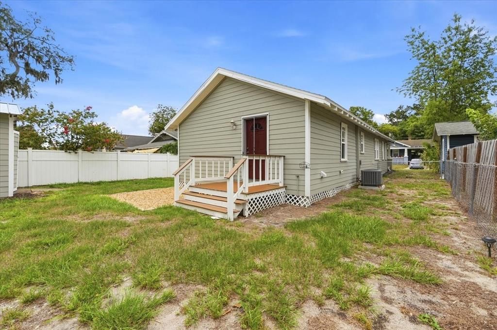 For Sale: $285,000 (3 beds, 2 baths, 1014.75 Square Feet)