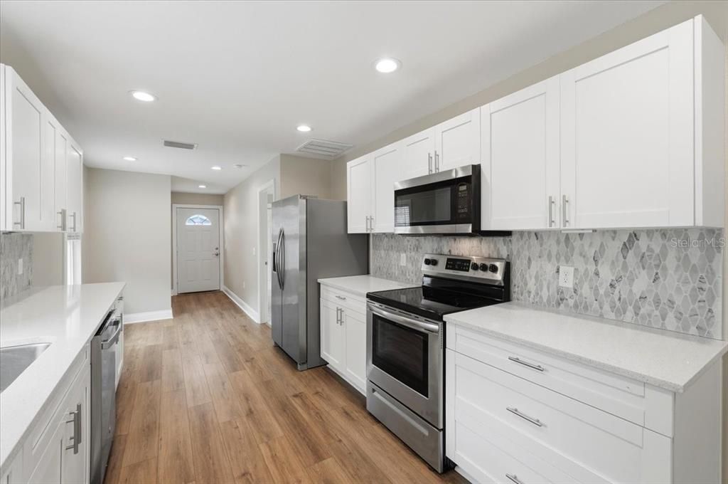 For Sale: $285,000 (3 beds, 2 baths, 1014.75 Square Feet)