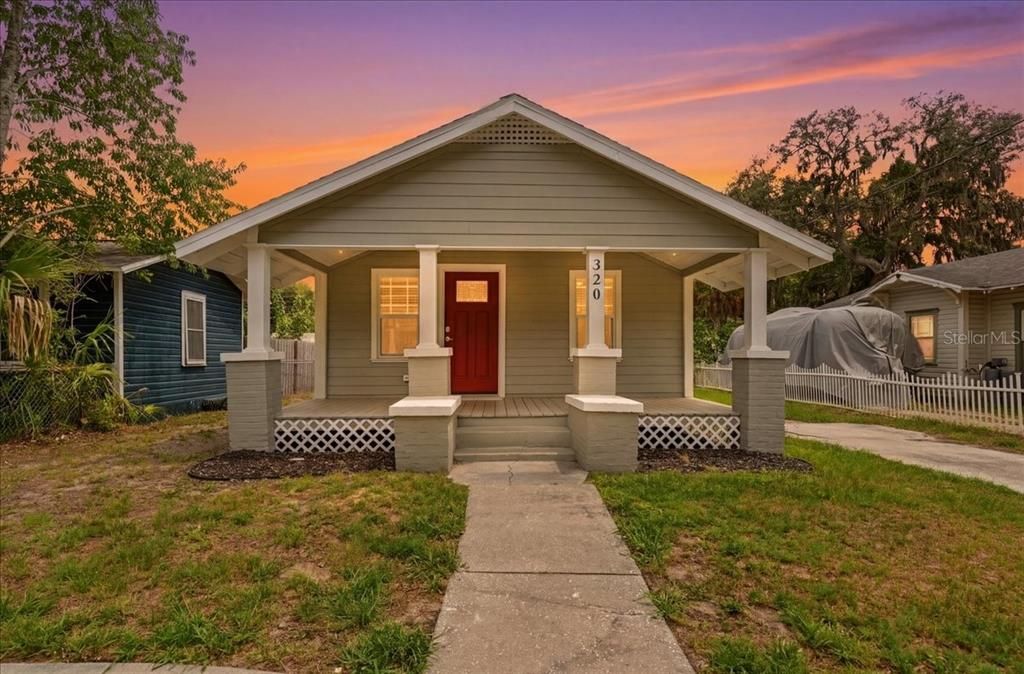 For Sale: $285,000 (3 beds, 2 baths, 1014.75 Square Feet)