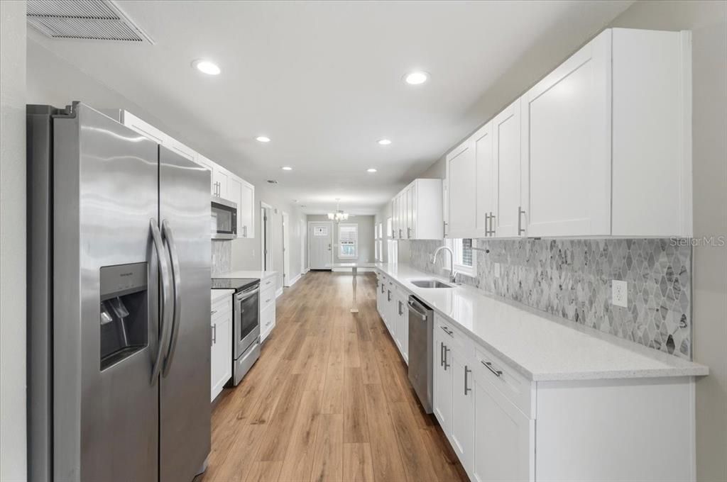 For Sale: $285,000 (3 beds, 2 baths, 1014.75 Square Feet)