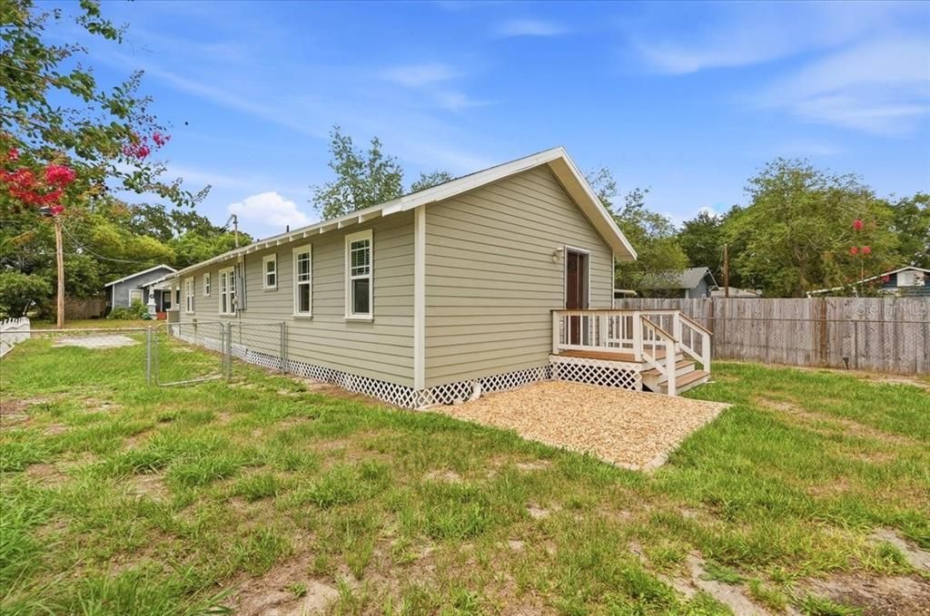 For Sale: $285,000 (3 beds, 2 baths, 1014.75 Square Feet)