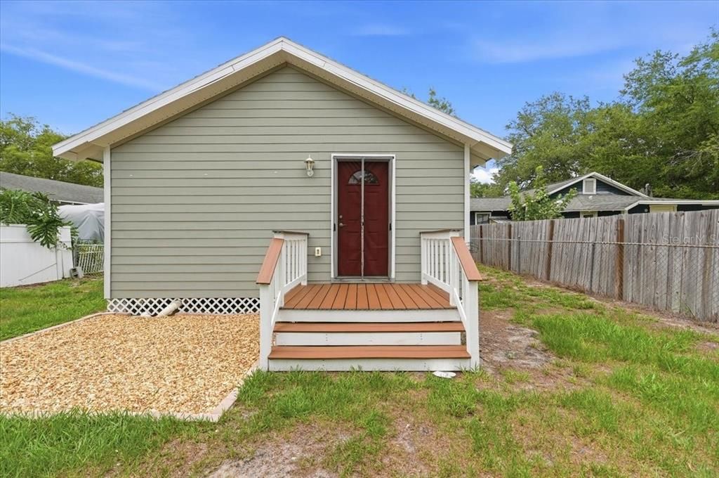 For Sale: $285,000 (3 beds, 2 baths, 1014.75 Square Feet)
