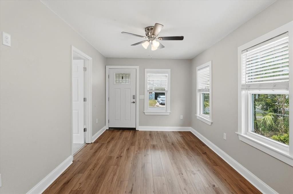 For Sale: $285,000 (3 beds, 2 baths, 1014.75 Square Feet)