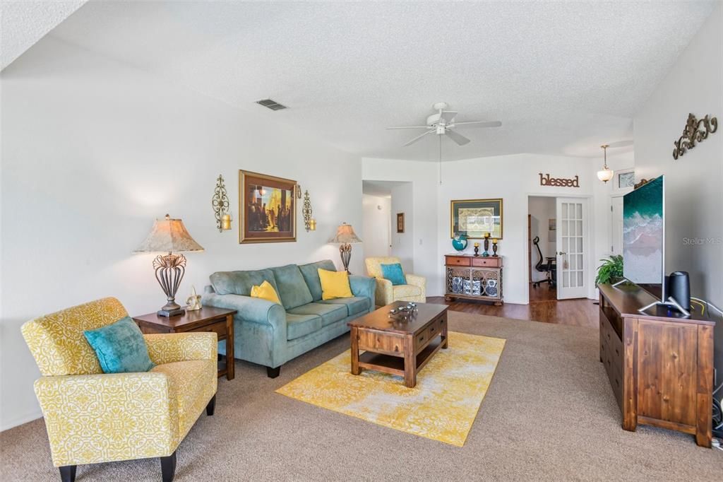 For Sale: $339,900 (2 beds, 2 baths, 1945 Square Feet)