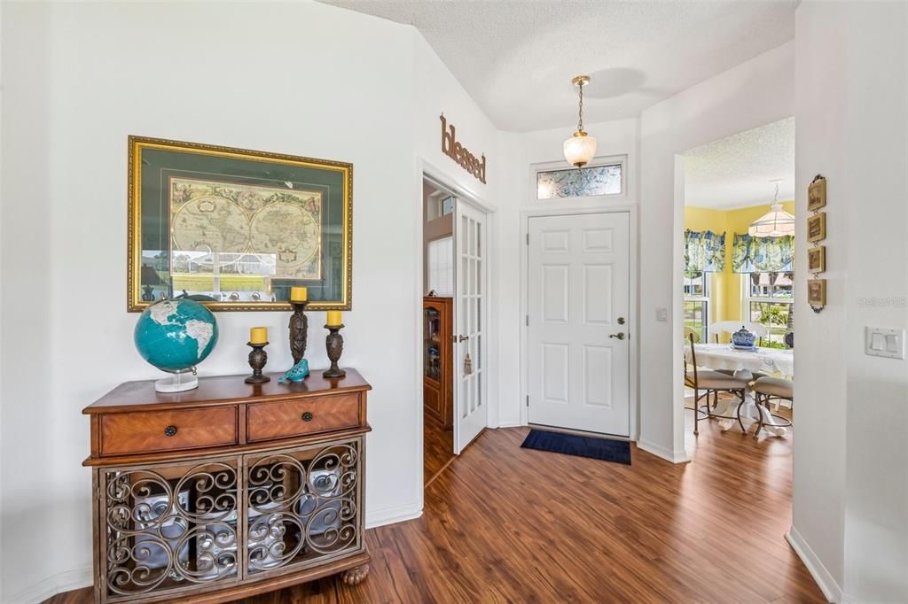 For Sale: $339,900 (2 beds, 2 baths, 1945 Square Feet)