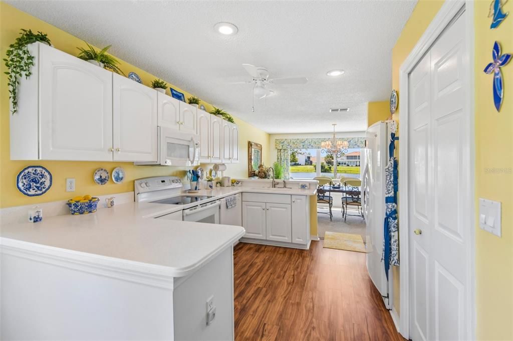 For Sale: $339,900 (2 beds, 2 baths, 1945 Square Feet)