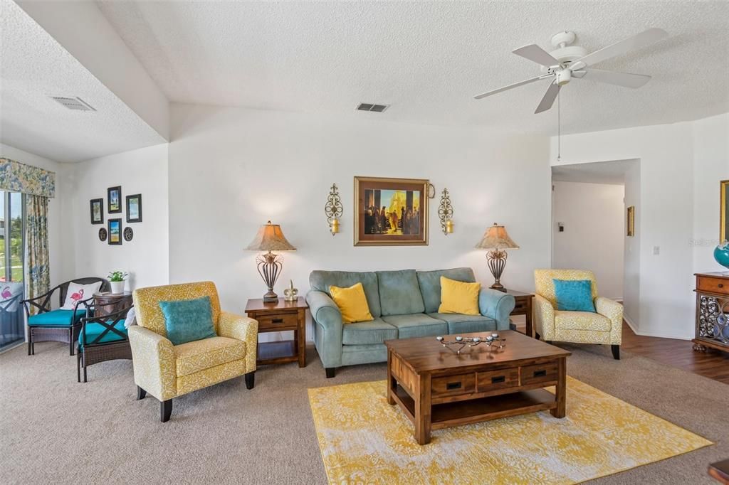 For Sale: $339,900 (2 beds, 2 baths, 1945 Square Feet)