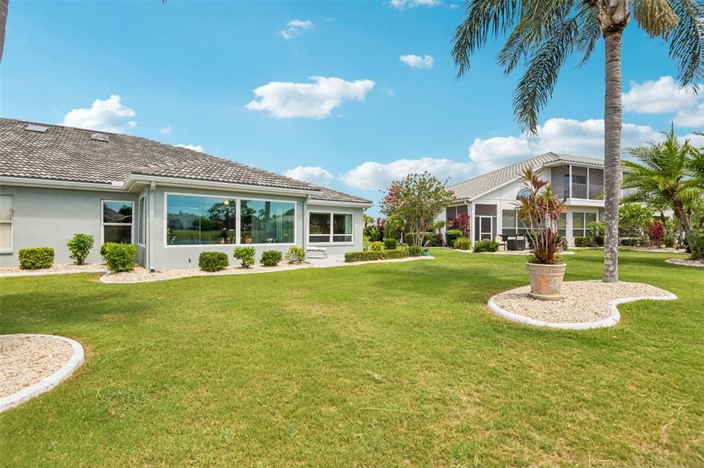 For Sale: $339,900 (2 beds, 2 baths, 1945 Square Feet)