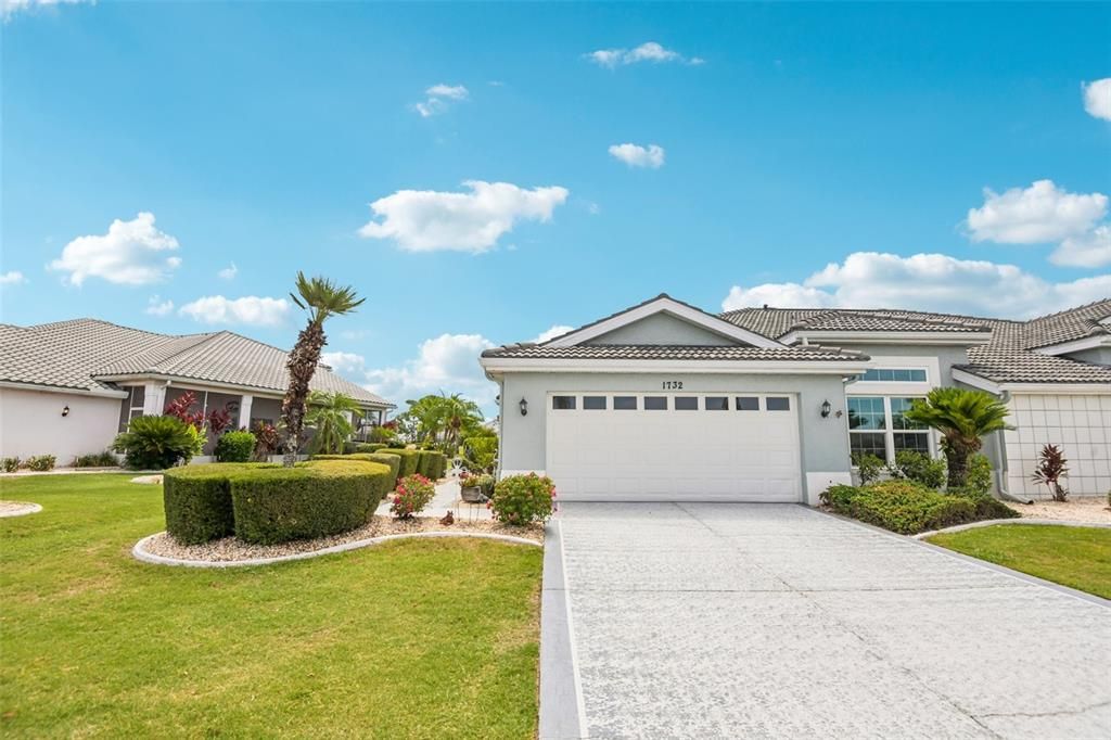 For Sale: $339,900 (2 beds, 2 baths, 1945 Square Feet)