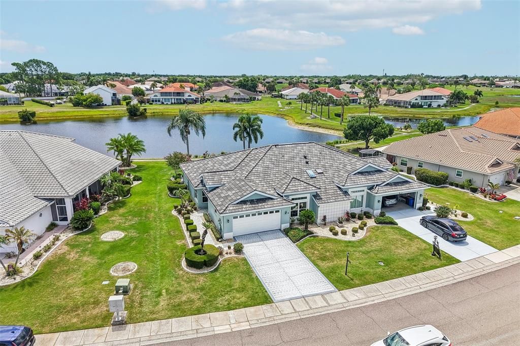 For Sale: $339,900 (2 beds, 2 baths, 1945 Square Feet)
