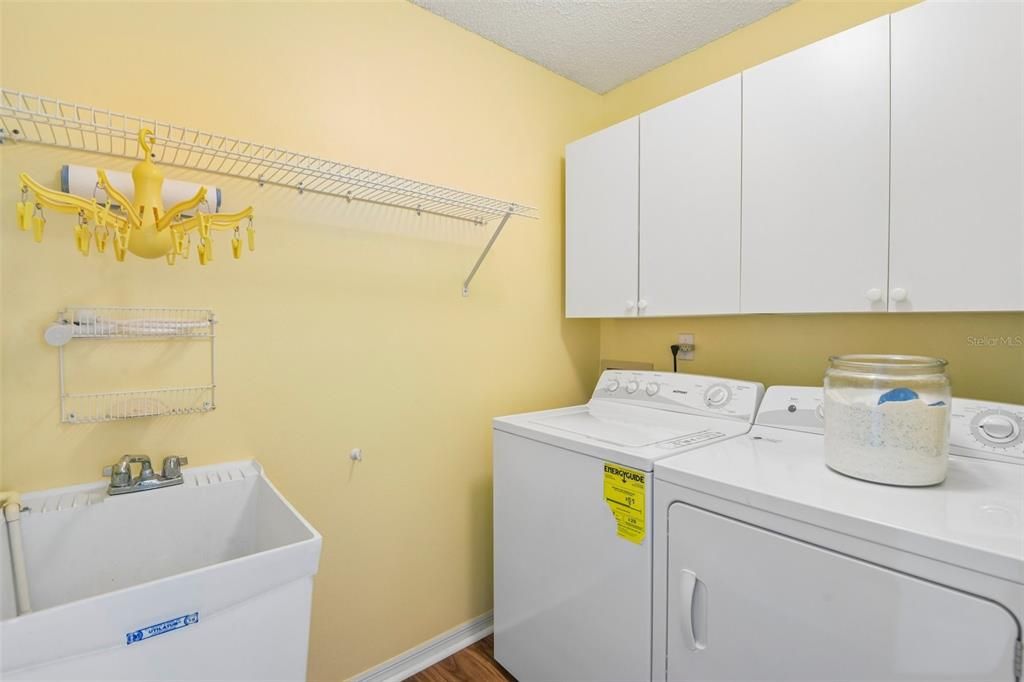 For Sale: $339,900 (2 beds, 2 baths, 1945 Square Feet)