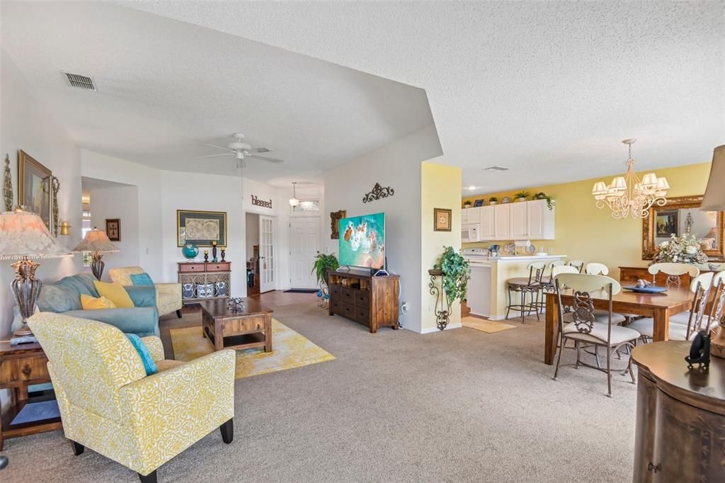 For Sale: $339,900 (2 beds, 2 baths, 1945 Square Feet)