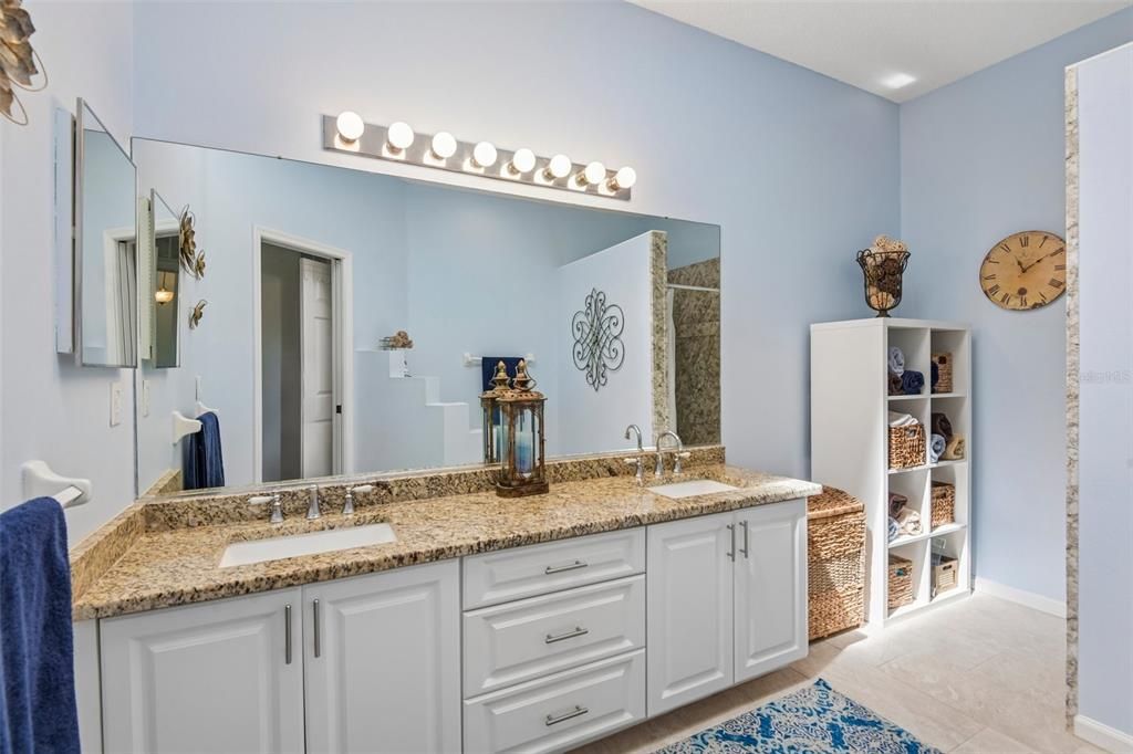 For Sale: $339,900 (2 beds, 2 baths, 1945 Square Feet)