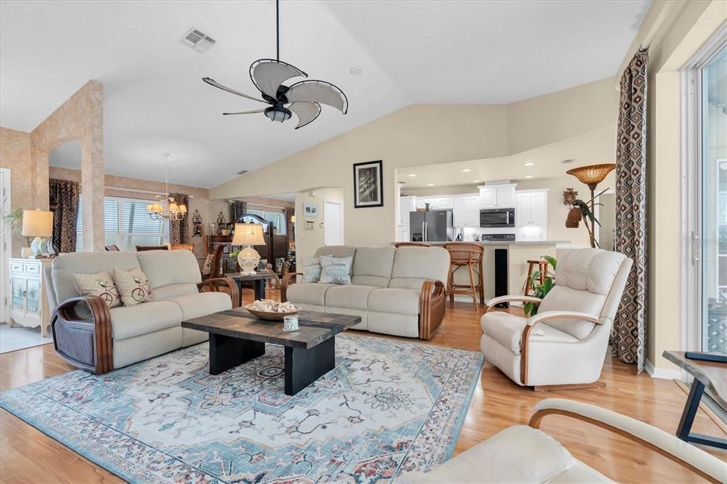En Venta: $374,900 (3 camas, 2 baños, 1833 Pies cuadrados)