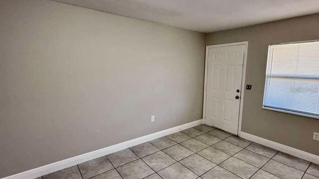 For Rent: $1,350 (2 beds, 1 baths, 870 Square Feet)