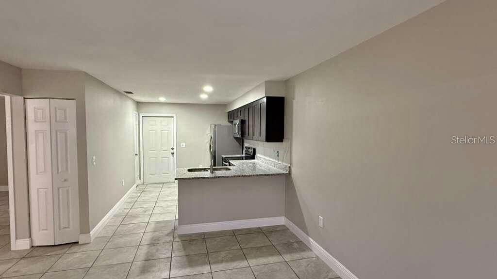 For Rent: $1,350 (2 beds, 1 baths, 870 Square Feet)