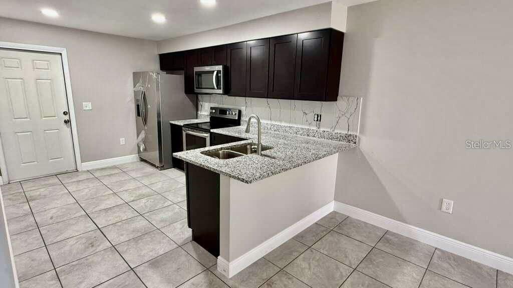For Rent: $1,350 (2 beds, 1 baths, 870 Square Feet)