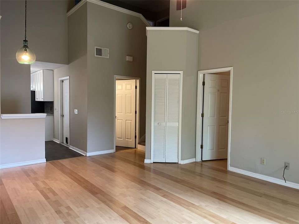 В аренду: $2,300 (3 спален, 2 ванн, 1385 Квадратных фут)