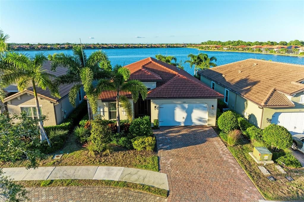 For Sale: $644,900 (3 beds, 2 baths, 1996 Square Feet)