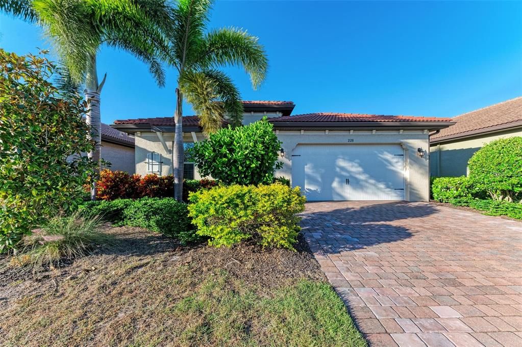 For Sale: $644,900 (3 beds, 2 baths, 1996 Square Feet)