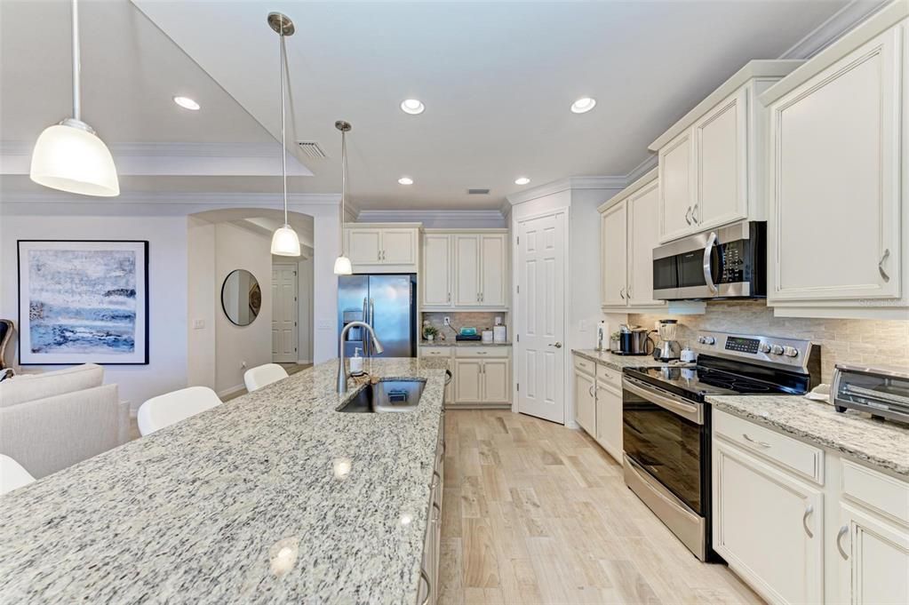 For Sale: $644,900 (3 beds, 2 baths, 1996 Square Feet)