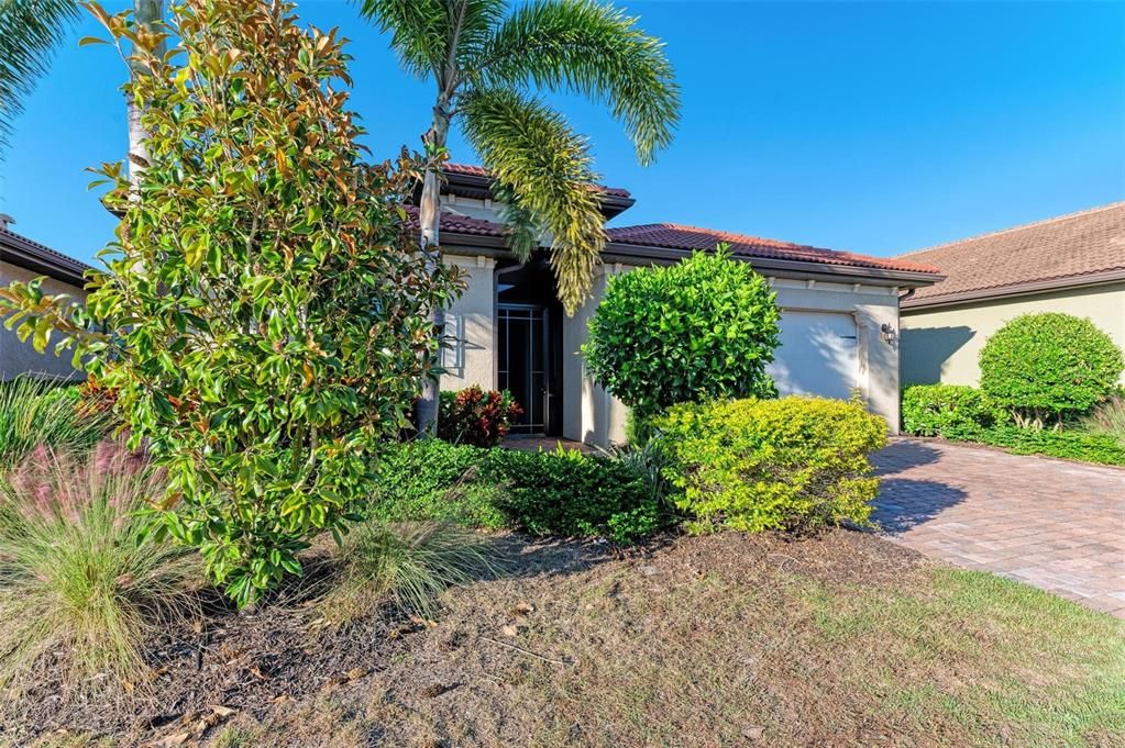 For Sale: $644,900 (3 beds, 2 baths, 1996 Square Feet)