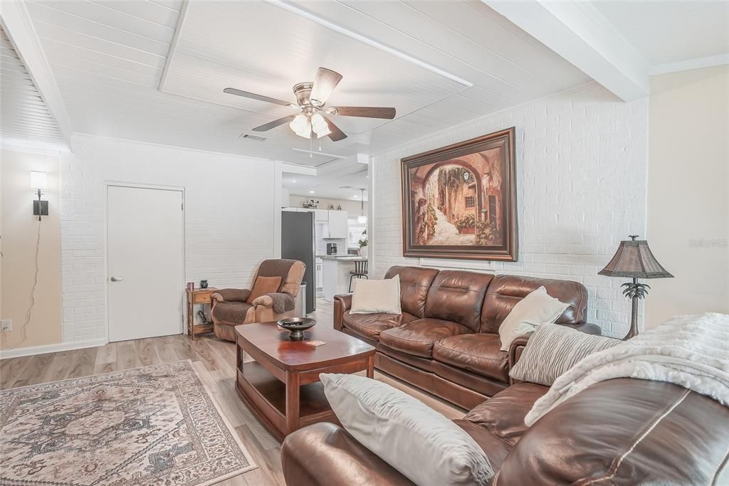 En Venta: $719,000 (4 camas, 0 baños, 2631 Pies cuadrados)