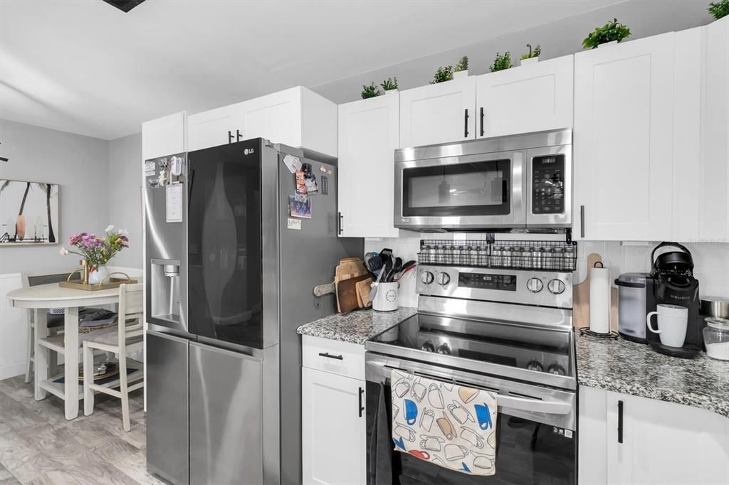 На продажу: $269,900 (2 спален, 2 ванн, 1064 Квадратных фут)
