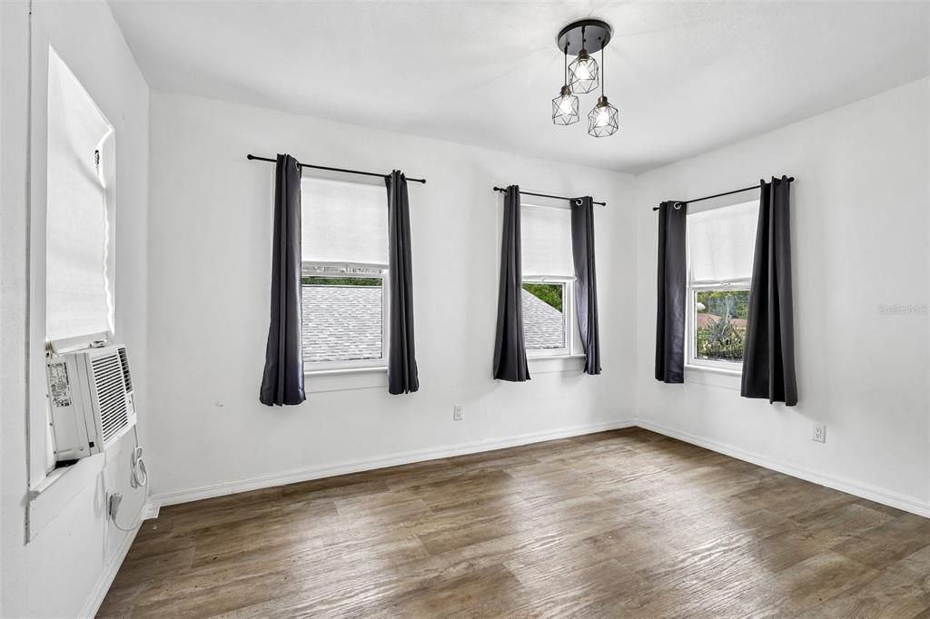 На продажу: $499,000 (5 спален, 4 ванн, 1957 Квадратных фут)